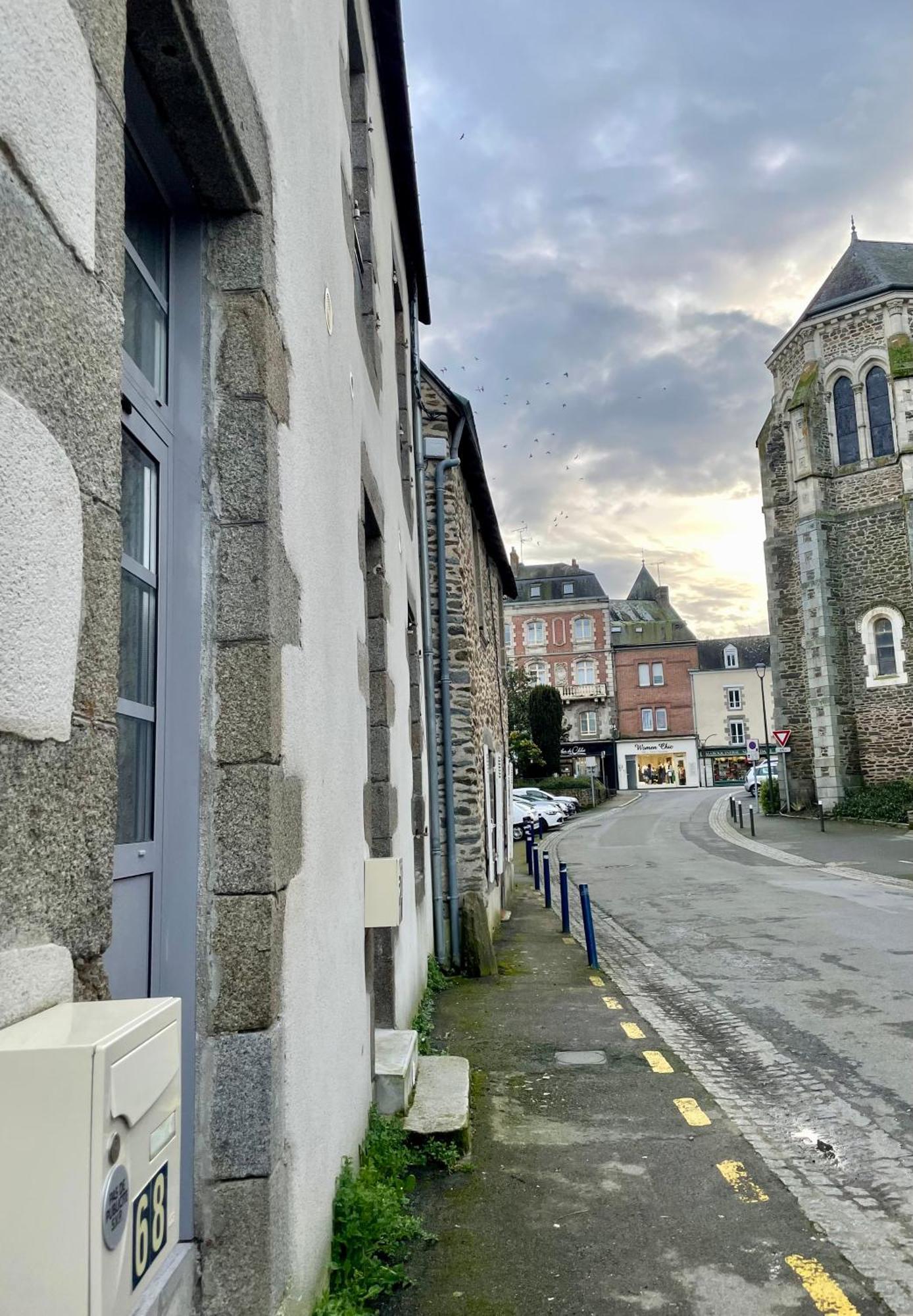 « La Bicyclette » 35M2 Tout Equipe Centre Ville Mayenne Ngoại thất bức ảnh